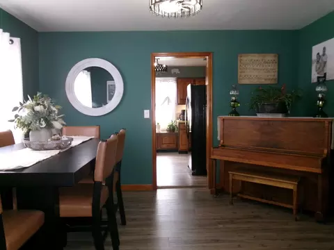 Dining - 609 Elm St, Carmi, IL 62821 photo 1 of 1