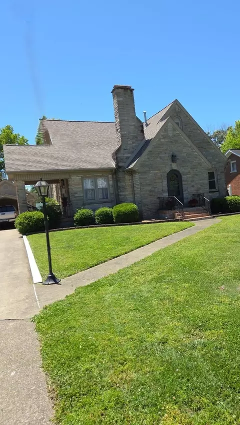 Exterior - 609 Elm St, Carmi, IL 62821 photo 3 of 7