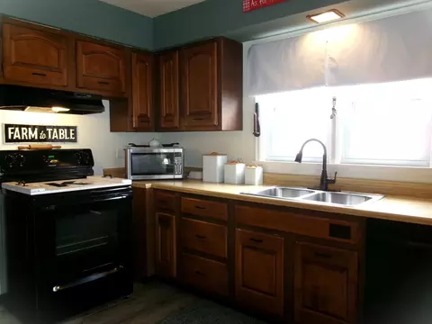 Kitchen - 609 Elm St, Carmi, IL 62821 photo 1 of 4