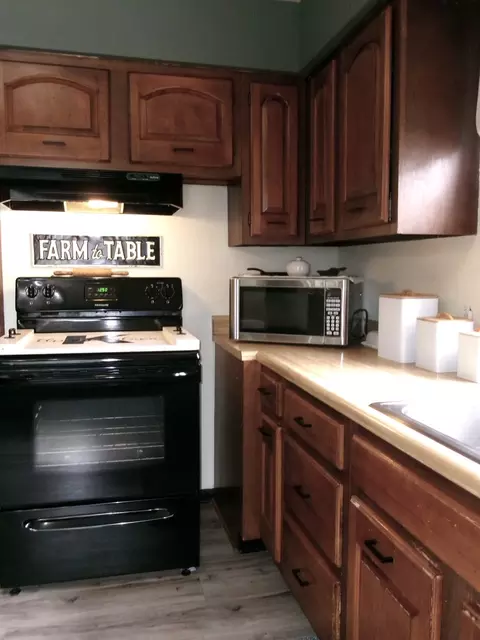 Kitchen - 609 Elm St, Carmi, IL 62821 photo 4 of 4