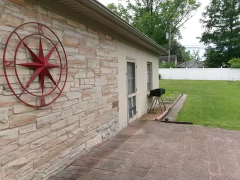 Exterior - 609 Elm St, Carmi, IL 62821 photo 7 of 7