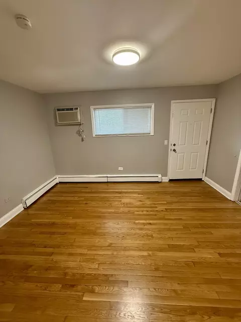 Living - 101 Dover Dr #5, Des Plaines, IL 60018 photo 5 of 5