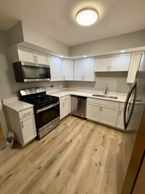 Kitchen - 101 Dover Dr #5, Des Plaines, IL 60018 photo 1 of 4