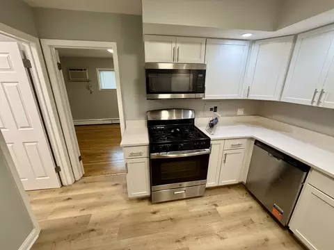 Kitchen - 101 Dover Dr #5, Des Plaines, IL 60018 photo 4 of 4