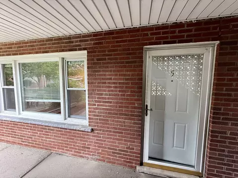 Exterior - 101 Dover Dr #5, Des Plaines, IL 60018 photo 2 of 4