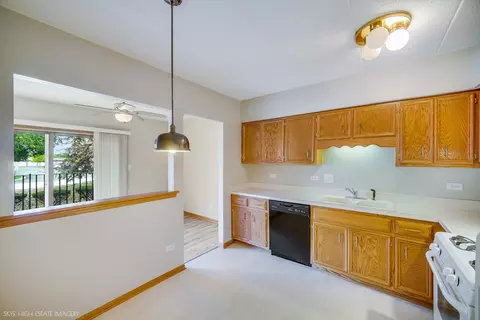 Kitchen - 4933 E Circle Dr #107, Crestwood, IL 60418 photo 2 of 2