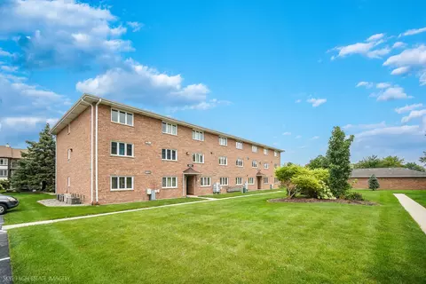 Exterior - 4933 E Circle Dr #107, Crestwood, IL 60418 photo 1 of 1