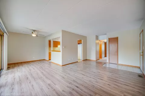 Living - 4933 E Circle Dr #107, Crestwood, IL 60418 photo 2 of 3