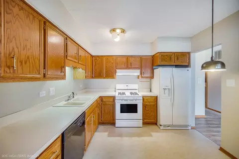 Kitchen - 4933 E Circle Dr #107, Crestwood, IL 60418 photo 1 of 2