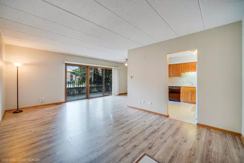 Living - 4933 E Circle Dr #107, Crestwood, IL 60418 photo 3 of 3