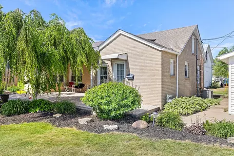 Exterior - 309 23rd Ave, Naplate, IL 61350 photo 2 of 12