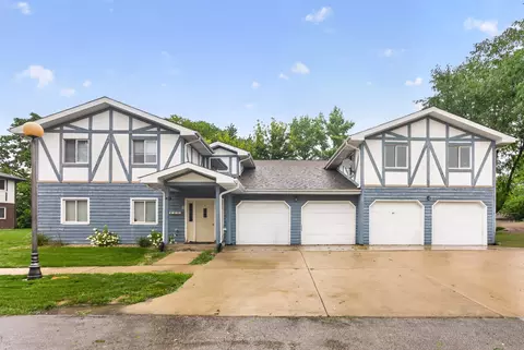 2 S640 Cerny Rd #A4, Warrenville, IL 60555