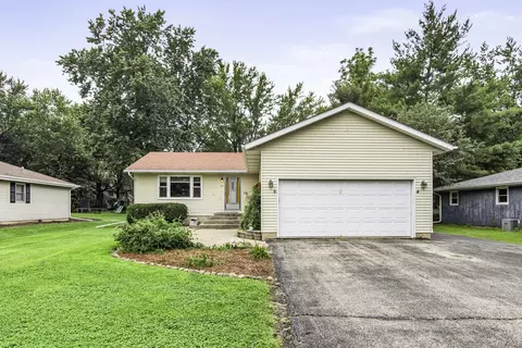 699 Karen Dr, Lake Holiday, IL 60552