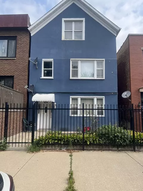 2214 W Erie St, Chicago, IL 60612