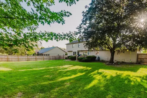 Exterior - 4 Inverness Dr, Bloomington, IL 61701 photo 6 of 10
