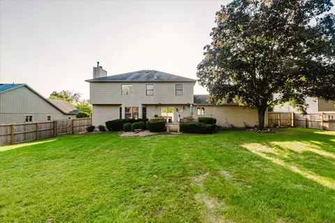 Exterior - 4 Inverness Dr, Bloomington, IL 61701 photo 7 of 10