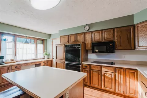 Kitchen - 4 Inverness Dr, Bloomington, IL 61701 photo 4 of 5