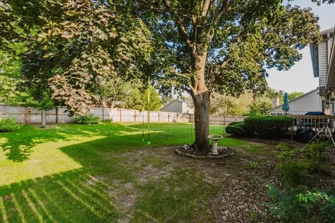 Exterior - 4 Inverness Dr, Bloomington, IL 61701 photo 5 of 10