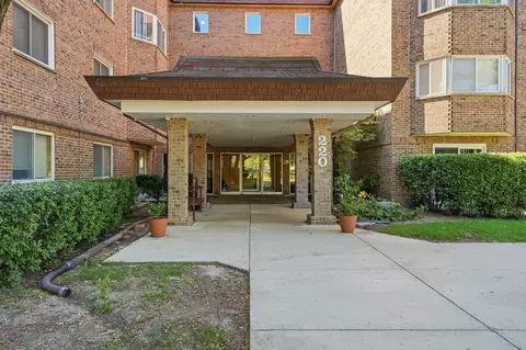 220 S Roselle Rd #524, Schaumburg, IL 60193