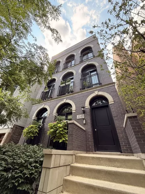 3340 N Kenmore Ave #3, Chicago, IL 60657