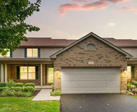 736 Dolores Ln, Sycamore, IL 60178