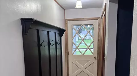 Entry Way - 322 Hillside Dr, Kewanee, IL 61443 photo 1 of 3