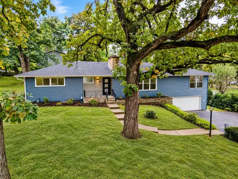 355 Hiawatha Dr, Lake In The Hills, IL 60156