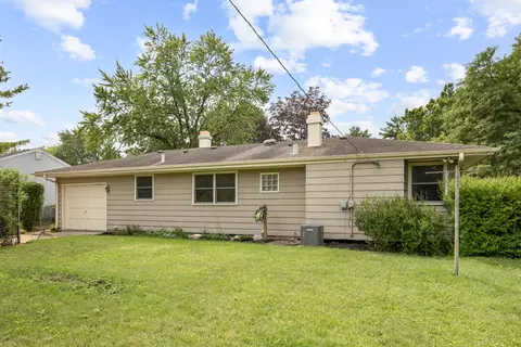 Exterior - 947 Diane Ave, Elgin, IL 60123 photo 2 of 3