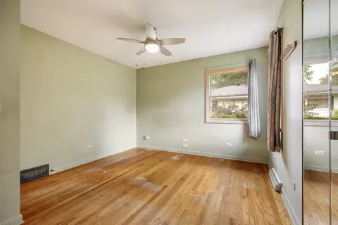 Bedroom - 947 Diane Ave, Elgin, IL 60123 photo 1 of 4