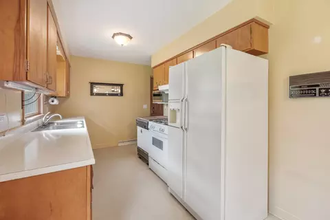 Kitchen - 947 Diane Ave, Elgin, IL 60123 photo 3 of 3