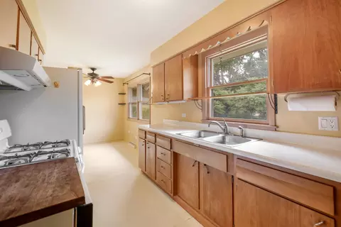 Kitchen - 947 Diane Ave, Elgin, IL 60123 photo 2 of 3