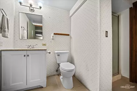 Bath - 42 Lockman Cir, Elgin, IL 60123 photo 3 of 3