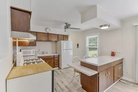 Kitchen - 56 Birch Trl, Wheeling, IL 60090 photo 2 of 2