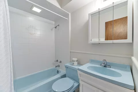 Bath - 56 Birch Trl, Wheeling, IL 60090 photo 2 of 2
