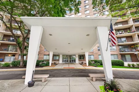 7141 N Kedzie Ave #910, Chicago, IL 60645