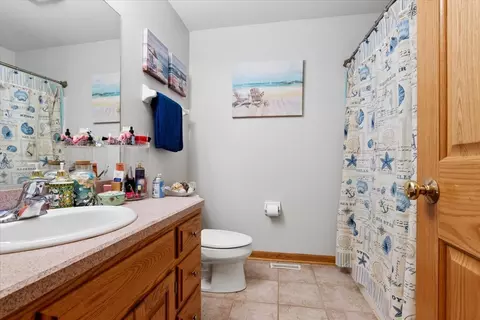 Bath - 12726 Shenandoah Trl, Plainfield, IL 60585 photo 2 of 4