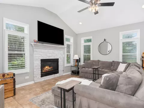 Living - 809 Bruno Ct, Naperville, IL 60563 photo 2 of 5