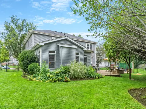 Exterior - 809 Bruno Ct, Naperville, IL 60563 photo 2 of 5