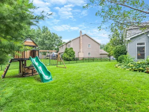 Exterior - 809 Bruno Ct, Naperville, IL 60563 photo 4 of 5