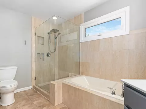 Bath - 809 Bruno Ct, Naperville, IL 60563 photo 3 of 4
