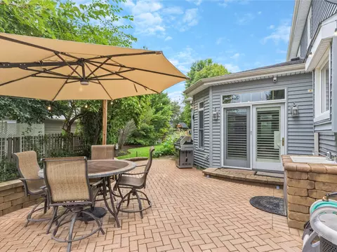 Exterior - 809 Bruno Ct, Naperville, IL 60563 photo 5 of 5