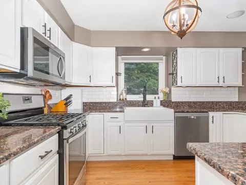 Kitchen - 809 Bruno Ct, Naperville, IL 60563 photo 1 of 3