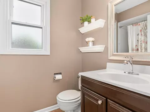 Bath - 809 Bruno Ct, Naperville, IL 60563 photo 4 of 4
