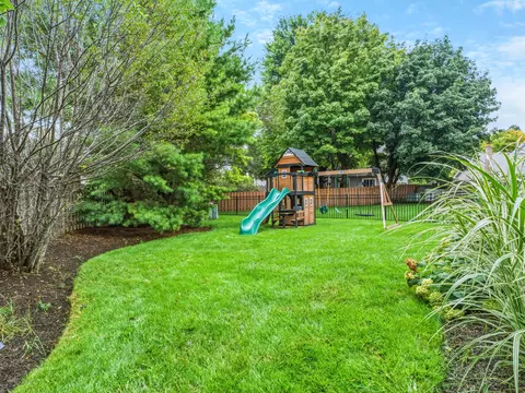 Exterior - 809 Bruno Ct, Naperville, IL 60563 photo 3 of 5