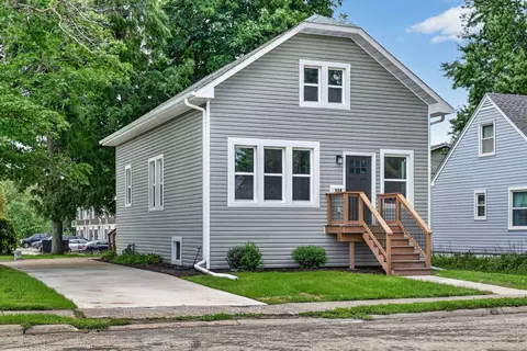 558 S 3rd St, Rochelle, IL 61068