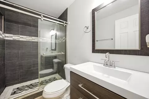 Bath - 4220 Ponca St, Mchenry, IL 60050 photo 1 of 2
