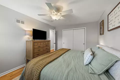 Bedroom - n457 Papworth Street, Wheaton, IL 60187 photo 2 of 4
