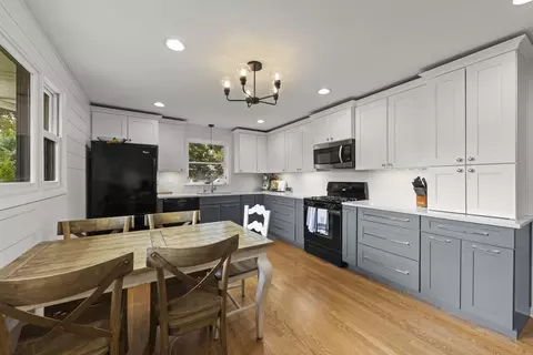 Kitchen - n457 Papworth Street, Wheaton, IL 60187 photo 2 of 4