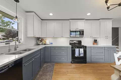 Kitchen - n457 Papworth Street, Wheaton, IL 60187 photo 4 of 4