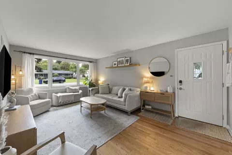 Living - n457 Papworth Street, Wheaton, IL 60187 photo 2 of 4